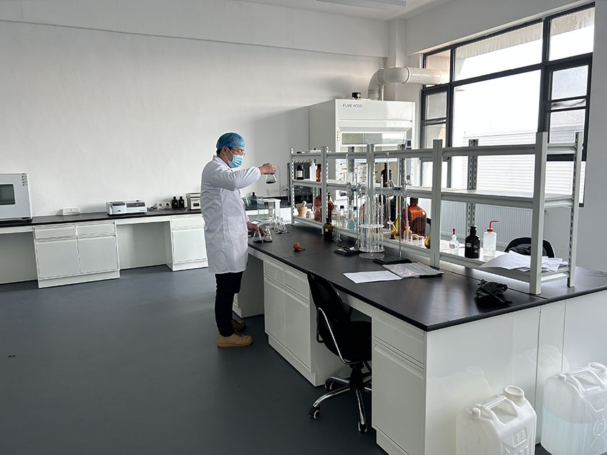 实验室工作场景